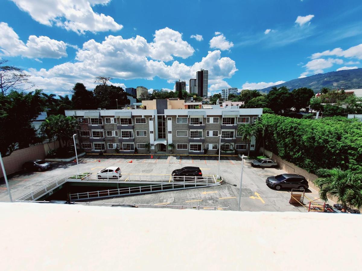 サンサルバドルSan Benito Flats Wifi 50Mg - 4 Huespedes - Parqueosアパートメント エクステリア 写真